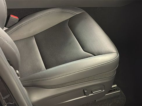 Used 2026 Tesla Model Y 2WD image 13