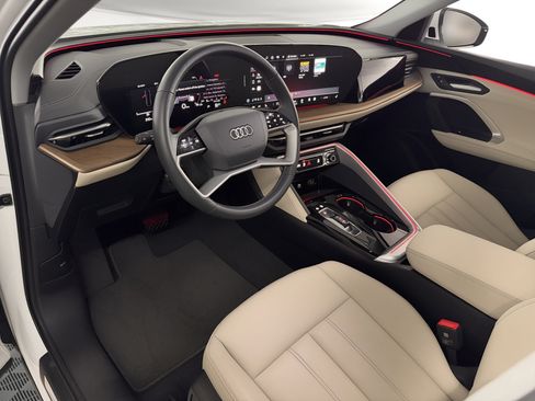 Used 2025 Audi Q5 Premium w/ Convenience Package AWD/4WD image 4