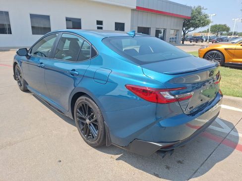 Used 2025 Toyota Camry SE image 4