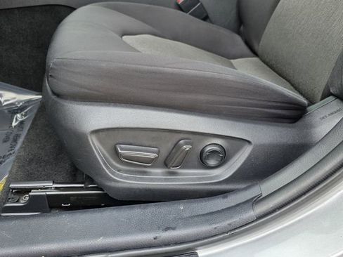 Used 2020 Toyota Camry LE w/ Convenience Package image 10