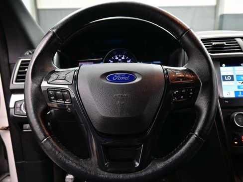Used 2017 Ford Explorer XLT w/ Equipment Group 202A FWD image 25