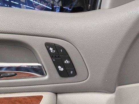 Used 2008 GMC Yukon XL SLT w/ SLT Preferred Equipment Group AWD/4WD image 30