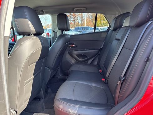 Used 2020 Chevrolet Trax LT w/ LT Convenience Package image 11