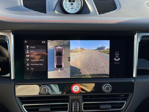 Used 2025 Porsche Macan Premium Plus image 28