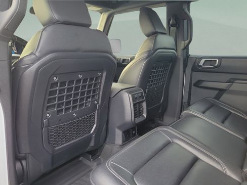 Used 2025 Ford Bronco Badlands AWD/4WD image 13