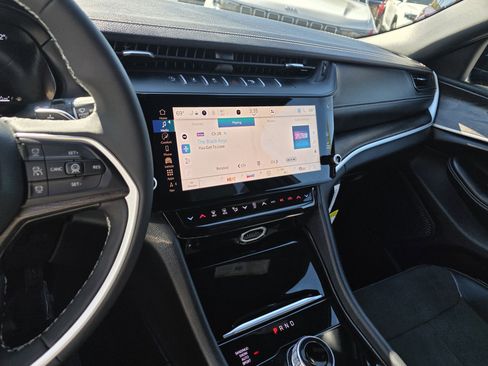 New 2026 Jeep Grand Cherokee Altitude image 12