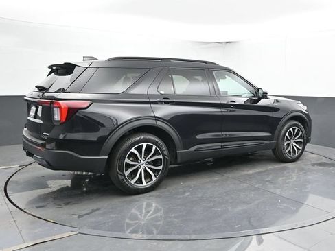 Used 2025 Ford Explorer ST-Line AWD/4WD image 2