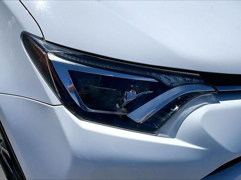 Used 2018 Toyota RAV4 LE w/ All Weather Liner Package FWD image 27