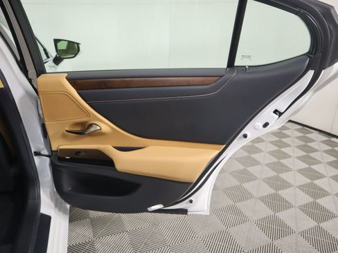 Certified 2025 Lexus ES 300h w/ Premium Package image 27