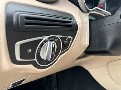 Used 2019 Mercedes-Benz GLC 300 4MATIC image 24
