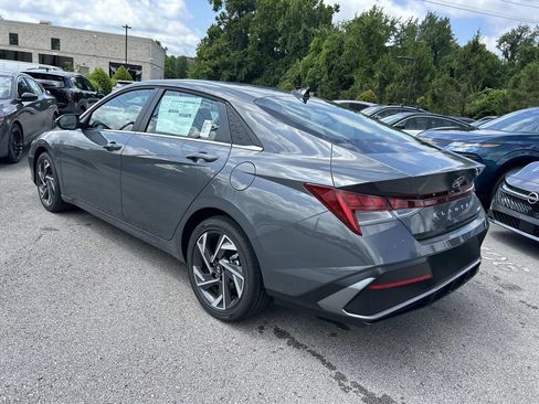 New 2026 Hyundai Elantra Limited FWD image 5
