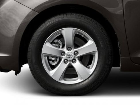 Used 2017 Toyota Sienna LE image 14