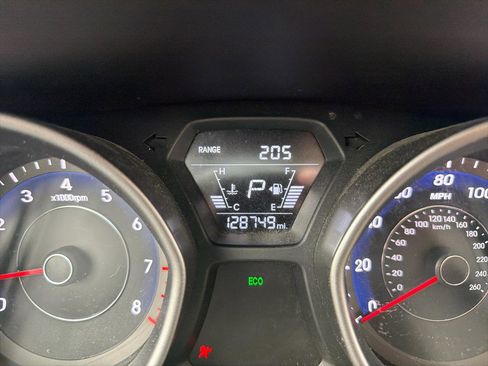 Used 2016 Hyundai Elantra SE image 25