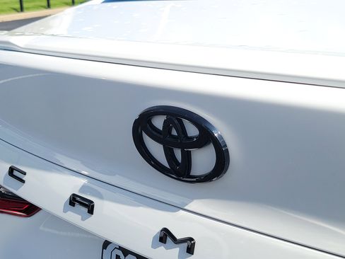 Certified 2025 Toyota Camry Hybrid AWD/4WD image 7