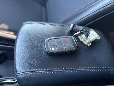 Used 2025 Jeep Compass Trailhawk image 21