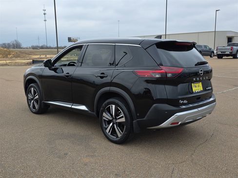 Used 2022 Nissan Rogue Platinum w/ Head-Up Display Package image 6