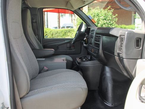 Used 2014 Chevrolet Express 2500 image 31