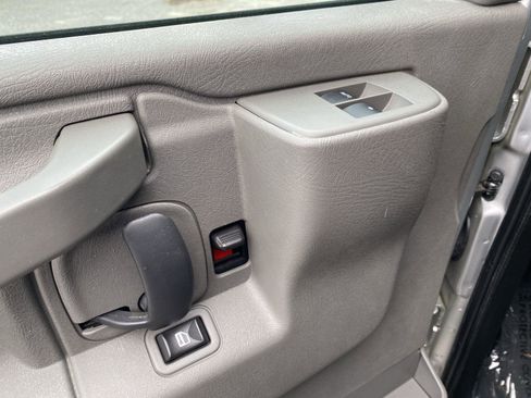 Used 2017 Chevrolet Express 3500 LT w/ LT Preferred Equipment Group image 16