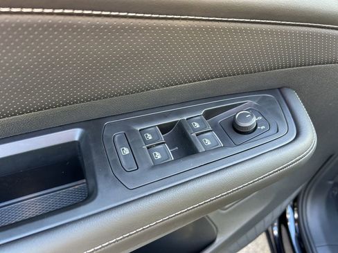 New 2026 Volkswagen Atlas Cross Sport SE image 13