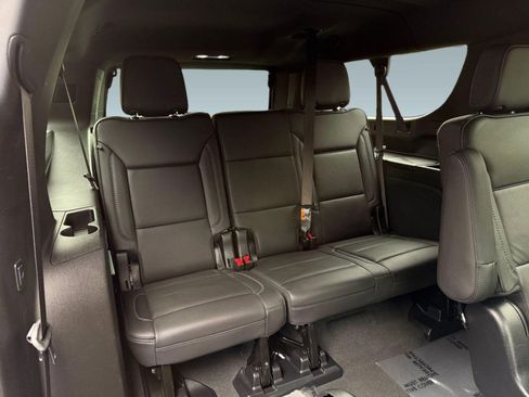 Used 2025 GMC Yukon XL Denali AWD/4WD image 24