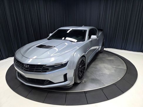 Used 2024 Chevrolet Camaro LT RWD image 9