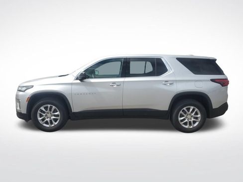 Used 2022 Chevrolet Traverse LS FWD image 2