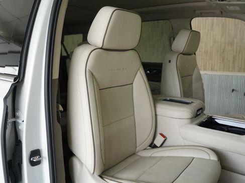 Used 2021 GMC Yukon XL Denali w/ Denali Premium Package AWD/4WD image 29