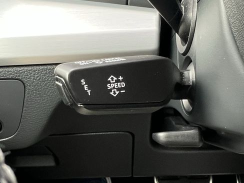 Used 2018 Audi SQ5 Premium Plus w/ Navigation Package image 31