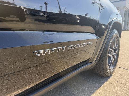 Used 2020 Jeep Grand Cherokee Limited image 21