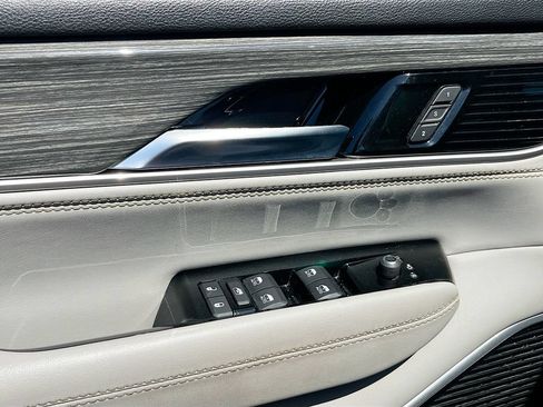 Used 2022 Jeep Wagoneer Series II AWD/4WD image 18