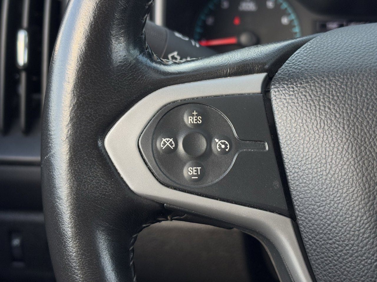 Used 2022 Chevrolet Colorado LT w/ LT Convenience Package RWD image 16