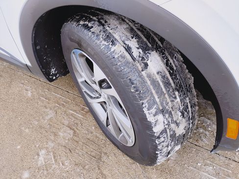 Used 2023 Buick Envision Essence image 25