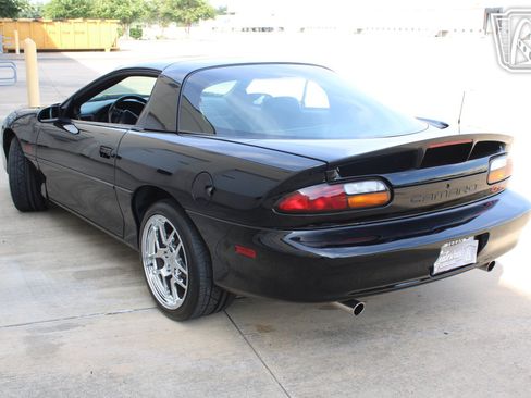 Used 2002 Chevrolet Camaro Z28 w/ SS Performance/Appearance Pkg RWD image 15