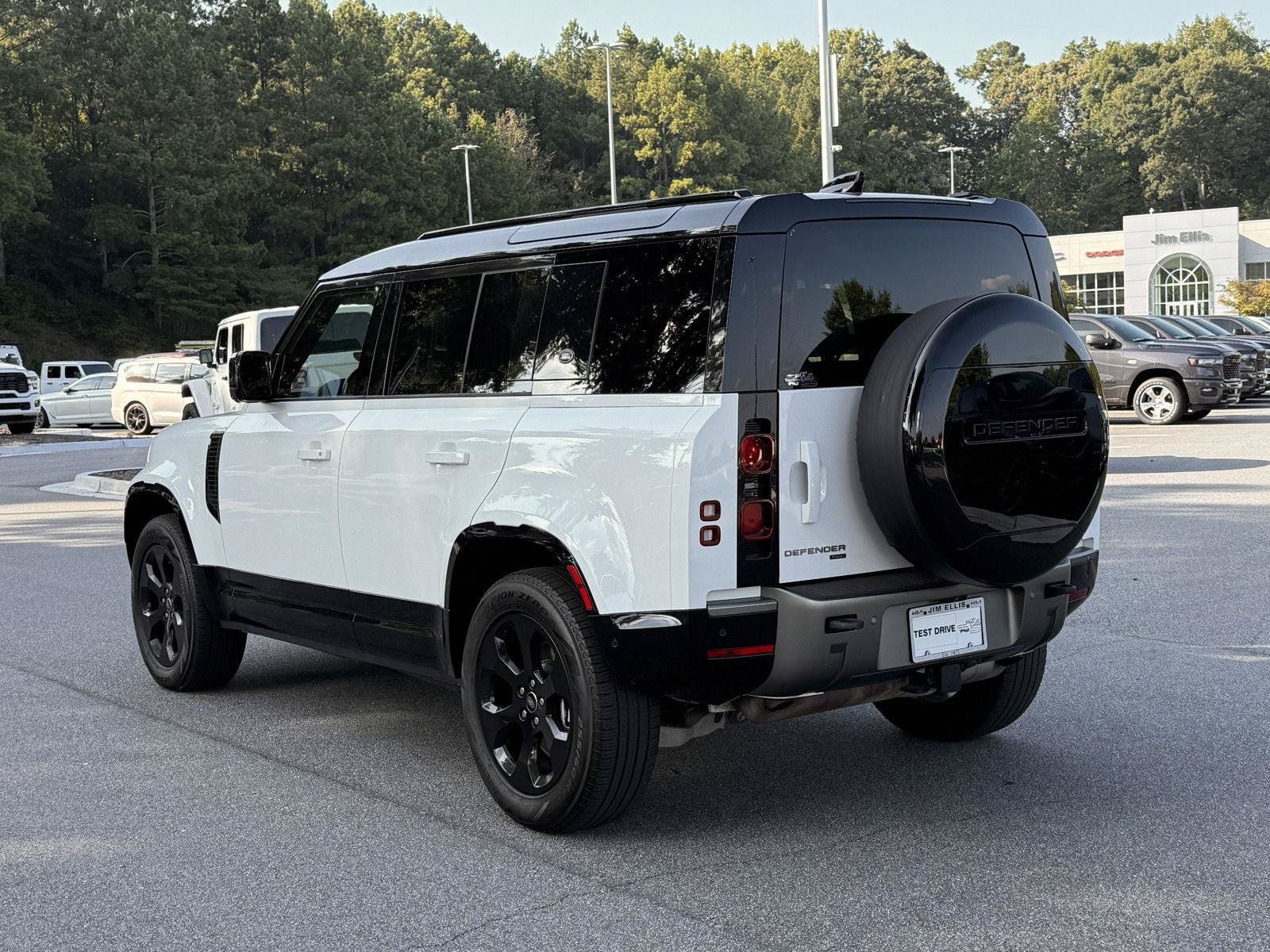 Used 2022 Land Rover Defender 110 X-Dynamic SE AWD/4WD image 3