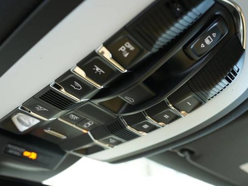 New 2026 Porsche Macan image 35