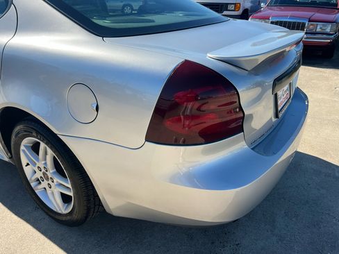 Used 2005 Pontiac Grand Prix GTP w/ Leather Trim Package image 18