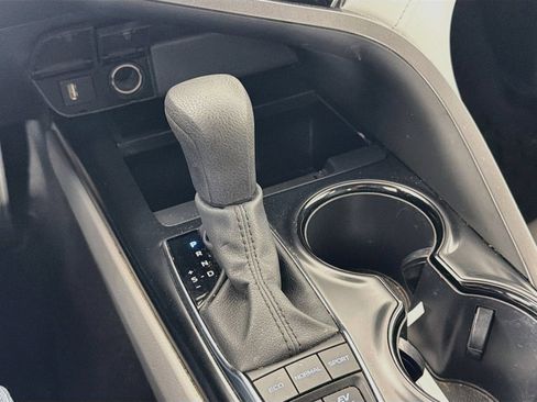 Used 2020 Toyota Camry LE FWD image 18