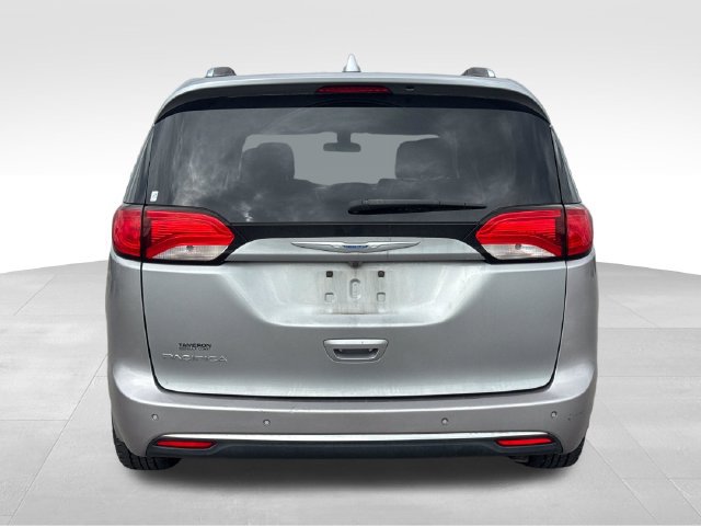 Used 2018 Chrysler Pacifica Touring-L FWD image 5