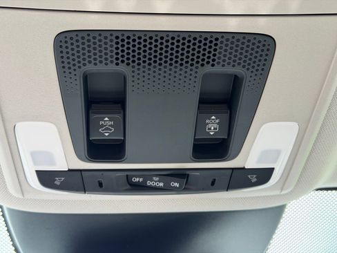 Used 2025 Honda Pilot Elite image 30