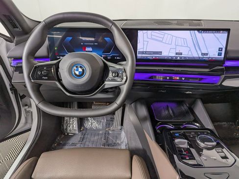 Certified 2024 BMW i5 eDrive40i w/ Convenience Package image 20