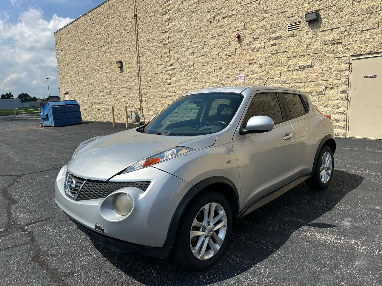 Used 2013 Nissan Juke SV FWD image 1