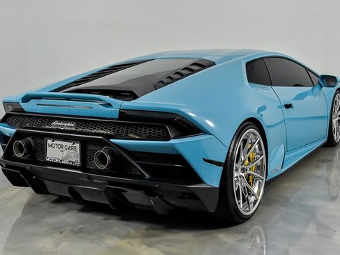 Used 2021 Lamborghini Huracan EVO RWD image 12