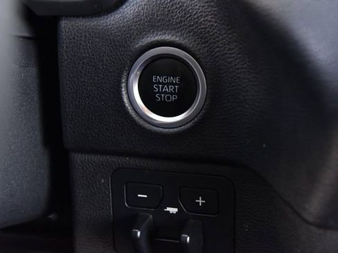 Used 2022 Toyota Tundra SR5 w/ SR5 Premium Package image 17