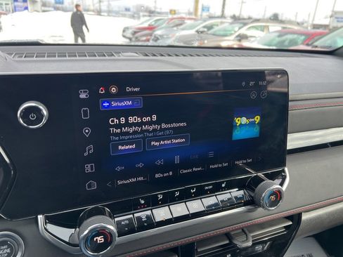 Used 2024 Chevrolet Colorado Z71 w/ Z71 Convenience Package 2 image 12