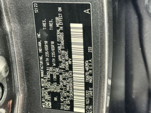 Used 2024 Toyota Highlander LE image 29