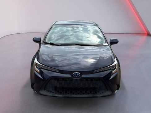 Used 2022 Toyota Corolla LE image 2