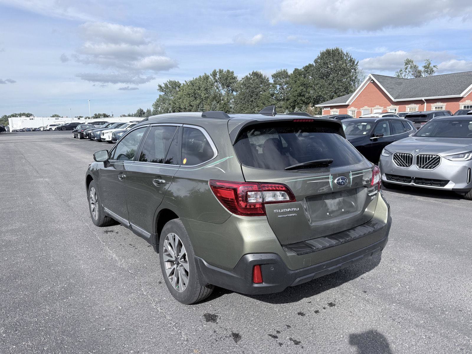 Used 2018 Subaru Outback 3.6R Touring AWD/4WD image 5