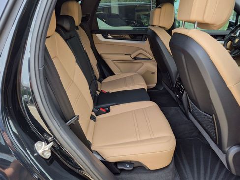 Certified 2026 Porsche Cayenne AWD/4WD image 21