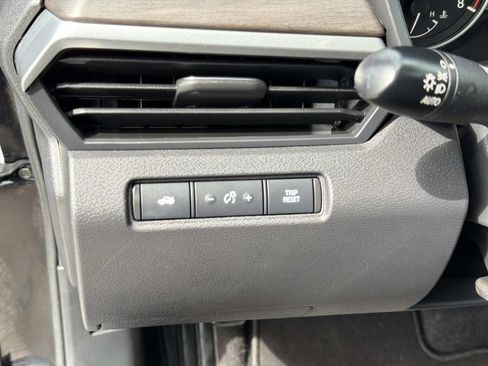 Used 2025 Nissan Altima 2.5 SV FWD image 21