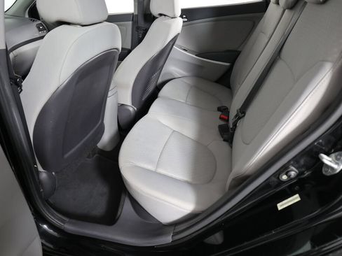 Used 2012 Hyundai Accent SE FWD image 17